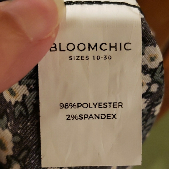 New BloomChic Black and White Floral Midi Dress With Pockets. Size 18-20 - Picture 5 of 8